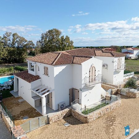 Villetta Con Piscina Budoni Affitti Spiaggia 700 Mt Exterior photo