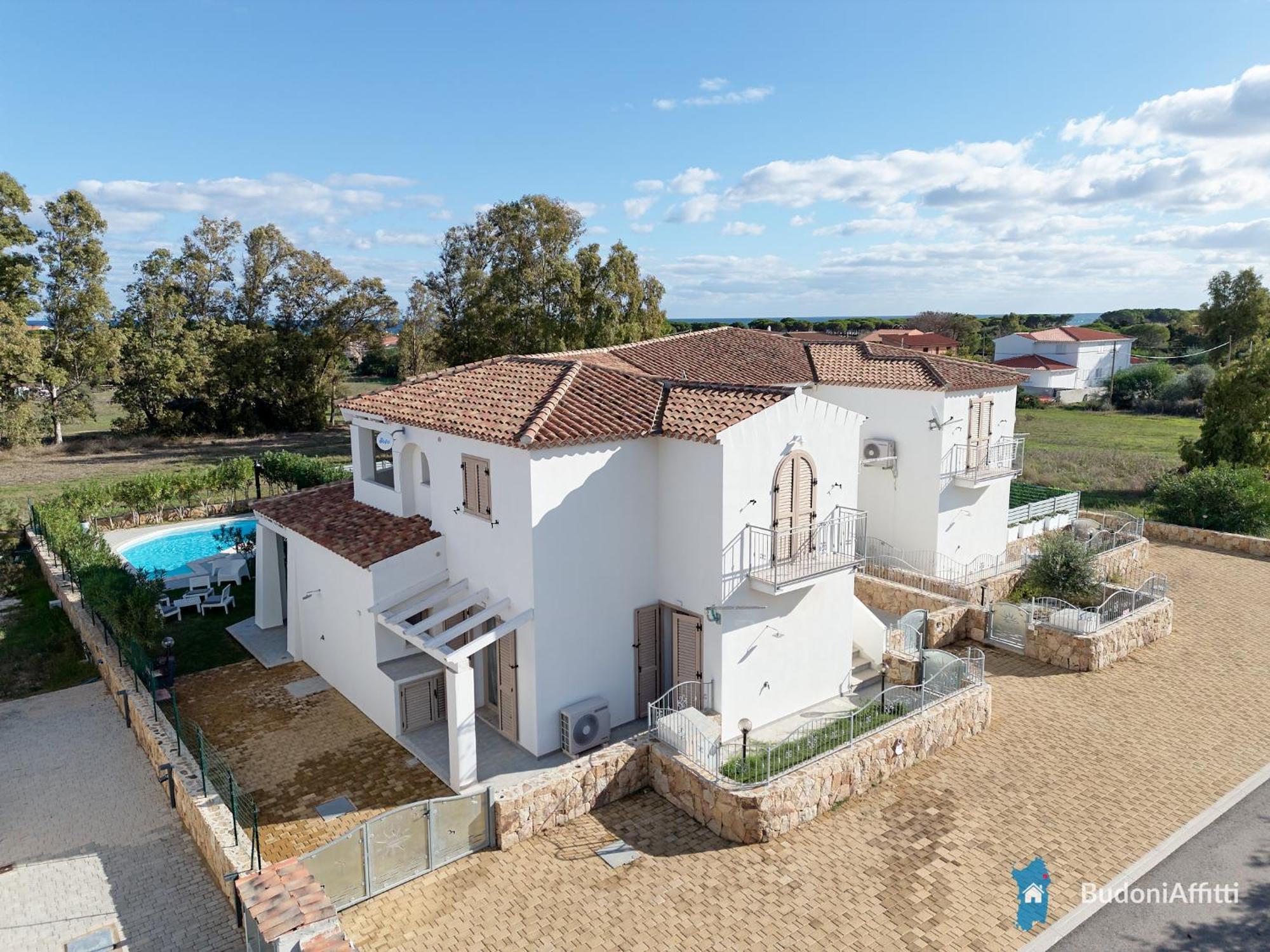 Villetta Con Piscina Budoni Affitti Spiaggia 700 Mt Exterior photo